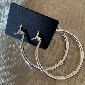 New Silver colored hoop earrings. Approximately 1 1/2 inch. Very nice!